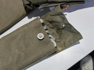 Bundeswehr,  Zeltbahn oliv, mit Stabtasche, in Transporttasche. Leicht Gebraucht, datiert 1963