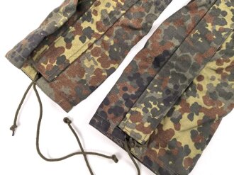 Bundeswehr,  Paar Nässeschutzgamaschen flecktarn, ungebraucht