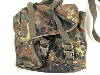 Bundeswehr, Mehrzwecktasche 10 Liter flecktarn, leicht gebraucht, mit Trageriemen