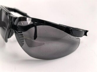 Bundeswehr, Oakley Sonnenbrille aus dem Bestand eines ehemaligen Bundeswehrsoldaten im Auslandseinsatz. Gebraucht