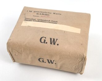 "1kg gewöhnliche Watte in 6 Rollen" datiert 1941, Maße 20x16x10cm. Ungeöffnet