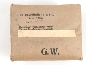 "1kg gewöhnliche Watte in 6 Rollen" datiert 1941, Maße 20x16x10cm. Ungeöffnet