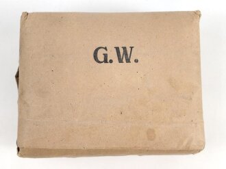 "1kg gewöhnliche Watte in 6 Rollen" datiert 1941, Maße 20x16x10cm. Ungeöffnet