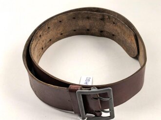 Zweidornkoppel für Offiziere der Wehrmacht. Braunes Leder,  Höhe 49mm, Gesamtlänge 100cm