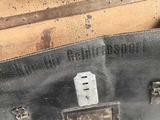 Luftwaffe, Tasche für Geldtransport. schwarzes Leder, kein Hersteller erkennbar, WaA Stempel. Das Wort " Luftwaffe" auf dem Deckel  beinahe entfernt