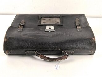 Luftwaffe, Tasche für Geldtransport. schwarzes Leder, kein Hersteller erkennbar, WaA Stempel. Das Wort " Luftwaffe" auf dem Deckel  beinahe entfernt