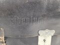 Luftwaffe, Tasche für Geldtransport. schwarzes Leder, kein Hersteller erkennbar, WaA Stempel. Das Wort " Luftwaffe" auf dem Deckel  beinahe entfernt