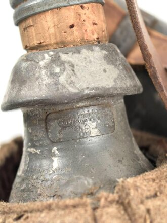 1. Weltkrieg Labeflasche. der Becher 1915, der Flaschenhals 1918 gestempelt.