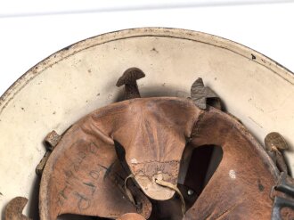 Deutschland nach 1945, Stahlhelm Feuerwehr, die Glocke vermutlich aus dem 2. Weltkrieg weiterverwendet