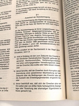 "Vertrag zwischen der Bundesrepublik Deutschland und der Deutschen Demokratischen Republik über die Herstellung der Einheit Deutschlands - Einigungsvertrag" datiert 1990, DIN A4