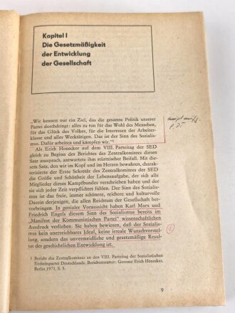 DDR "Politisches Grundwissen" datiert 1972, 585 Seiten, über DIN A5