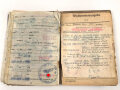 Soldbuch Heer, ausgestellt am 11.6.43 bei Marsch batterie schwere Artillerie Ausbildungs Abteilung 50 ( mot) , dananch Art. Rgt. 40. Eingetragene Pistole Radom, Medaille Winterschlacht im Osten, KVK 2. Klasse mit Schwertern. Wasserschaden