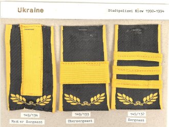 Ukraine, Sammlung Schulterklappen Überschübe " Stadtpolizei Kiew " , auf Karton getackert