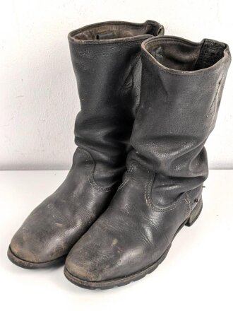 Nationale Volksarmee der DDR, paar Stiefel für Mannschaften, frühe Ausführung ähnlich Wehrmacht. Stark getragen, ungereinigt, Sohlenlänge 29cm