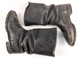 Nationale Volksarmee der DDR, paar Stiefel für Mannschaften, frühe Ausführung ähnlich Wehrmacht. Stark getragen, ungereinigt, Sohlenlänge 29cm