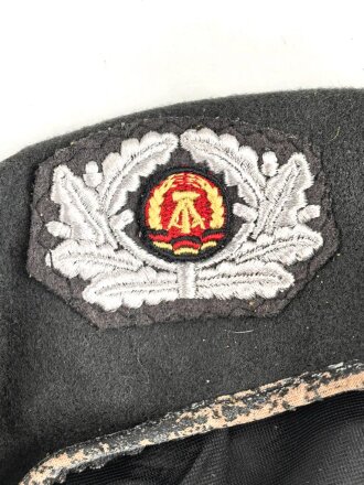 Nationale Volksarmee der DDR, Baskenmütze zur Felddienstuniform der Frauen. getragenes Stück, datiert 1987, Grösse 56