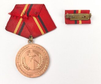 DDR , Verdienstmedaille für Angehörige von...