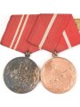 DDR, Medaille Für treue Dienste in den Kampfgruppen in bronze und silber, an unvollständiger Spange