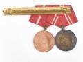 DDR, Medaille Für treue Dienste in den Kampfgruppen in bronze und silber, an unvollständiger Spange