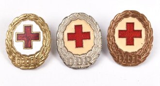 DDR, Rot Kreuz Leistungsabzeichen bronze, silber, gold