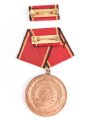 DDR , NVA Medaille für hervorragende Verdienste in bronze"