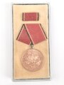 DDR , NVA Medaille für hervorragende Verdienste in bronze"