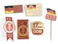 DDR, sechs Abzeichen zum Jahrestag der DDR