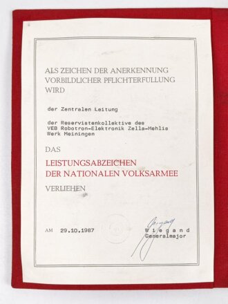 DDR, Konvolut Orden und Ehrenzeichen , incl Urkunde Leistungsabzeichen der NVA