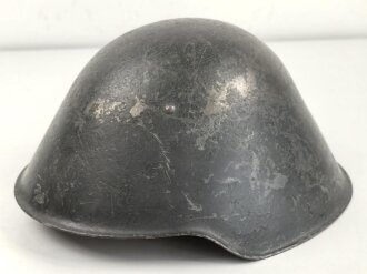 Nationale Volksarmee der DDR, Stahlhelm,  gebraucht, guter Gesamtzustand, die Glocke datiert 1957