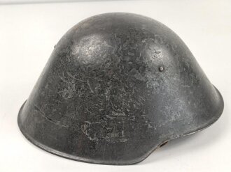 Nationale Volksarmee der DDR, Stahlhelm,  gebraucht, guter Gesamtzustand, die Glocke datiert 1957