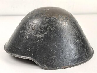 Nationale Volksarmee der DDR, Stahlhelm,  gebraucht, stark getragen, die Glocke datiert 1961