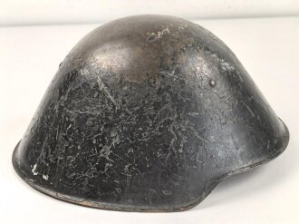 Nationale Volksarmee der DDR, Stahlhelm,  gebraucht, stark getragen, die Glocke datiert 1961