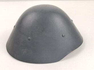 Nationale Volksarmee der DDR, Stahlhelm aus Kunststoff für Parade,  gebraucht, guter Gesamtzustand, die Glocke datiert 1970