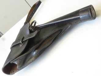 Tasche für die Leuchtpistole der Wehrmacht aus Leder undeutlich datiert , dazu der passende Putzstock und der Trageriemen