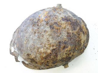 1. Weltkrieg, Stahlhelm aus Bodenfund, durchgetrocknetes Stück aus alter Sammlung