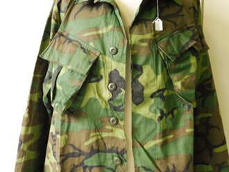 U.S. 1969 dated Coat Mans Camouflage Cotton, size Large Regular, unissued, ERDL Camo