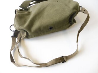 U.S. WWII Army light weight service Mask pouch