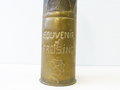 Vase aus amerikanischer ? 75MM M18 Kartusche von 1943 beschriftet " Souvenir of Freising",  Höhe 28,5cm. Nachkriegsumbau "Schwerter zu Pflugscharen"