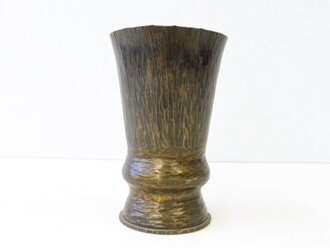 Vase aus russischer Kartusche von 1945 ,  Höhe17cm. Nachkriegsumbau "Schwerter zu Pflugscharen"