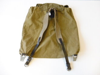 Rucksack aus Materialresten der Wehrmacht, Nachkriegsanfertigung  " Schwerter zu Pflugscharen "