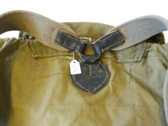 Rucksack aus Materialresten der Wehrmacht, Nachkriegsanfertigung  " Schwerter zu Pflugscharen "