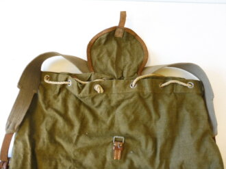 Rucksack aus Materialresten der Wehrmacht , Nachkriegsanfertigung  " Schwerter zu Pflugscharen "