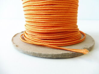 Soutachewinkel Wehrmacht, Waffenfarbe orange, Breite 2,5mm, aus altem Herstellerbestand, 15 cm von der Rolle abgeschnitten