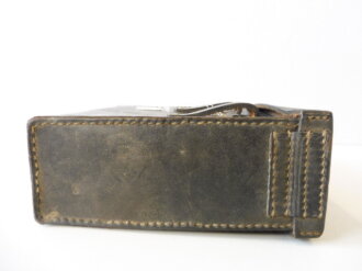 Tasche zum Brustmikrofon 33 der Wehrmacht datiert 1940