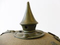 Preussen, Pickelhaube für Mannschaften aus Filz. Korpus in sehr gutem Zustand, das Innenfutter grösstenteils lose. Kinnriemen restauriert, die Metallbeschläge wohl in alter Zeit nachlackiert ?