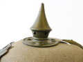 Preussen, Pickelhaube für Mannschaften aus Filz. Korpus in sehr gutem Zustand, das Innenfutter grösstenteils lose. Kinnriemen restauriert, die Metallbeschläge wohl in alter Zeit nachlackiert ?