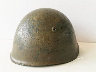 Italien 2. Weltkrieg, Stahlhelm M33, alt überlackiertes Stück, Kinnriemen defekt