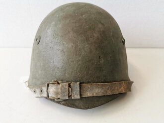 Italien , Stahlhelm M33, Nachkriegsfertigung, die Innenfutterbefestigung repariert und neu lackiert