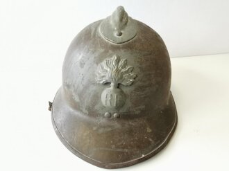 Frankreich, Stahlhelm M26 der Infanterie. Originallack, das Emblem alter Art, ungereinigtes Stück