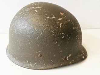 Bundeswehr, Stahlhelm alter Art, ungereinigtes Stück